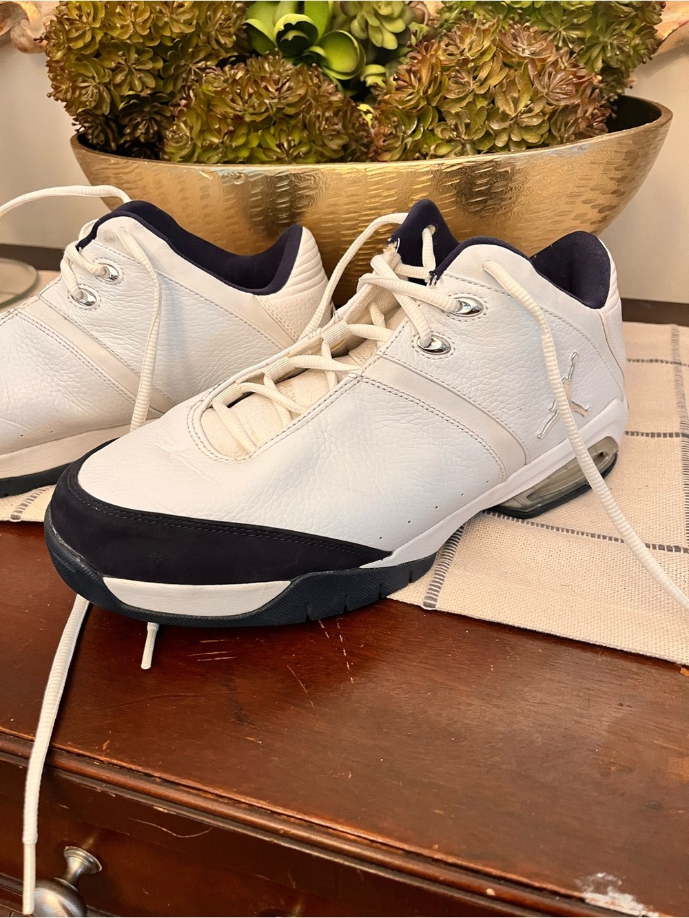 Jordan Size 10 White Navy Men's Athletic Sneakers 2005 Vintage Clean EUC Leather